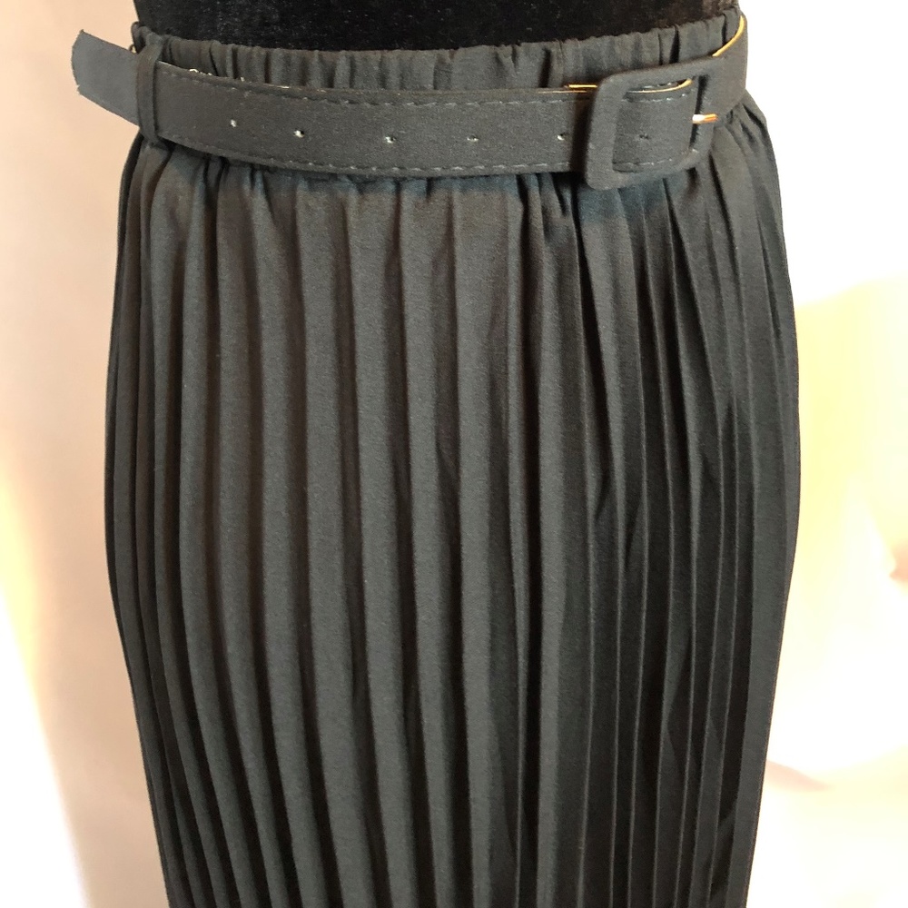 Pleated skirt
